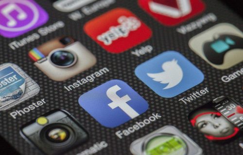 phone, display, apps-292994.jpg
